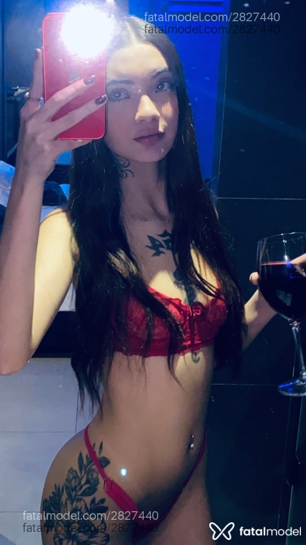 Acompanhante mulher com cabelo castanho de olhos verdes - Laís Cooler Acompanhante mulher com cabelo castanho de olhos verdes - Laís Cooler