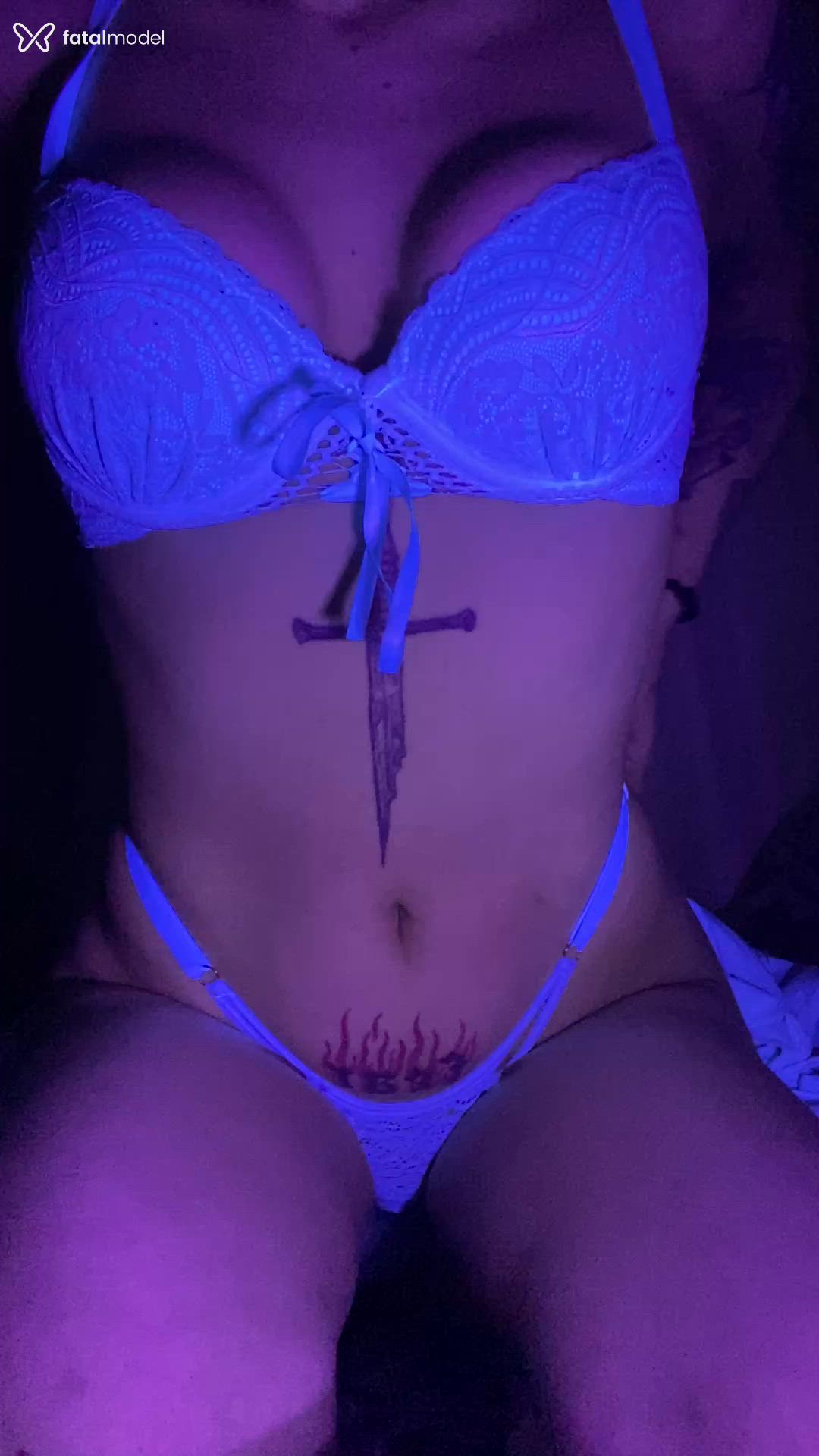 Acompanhante mulher com cabelo castanho de olhos verdes - Lia
