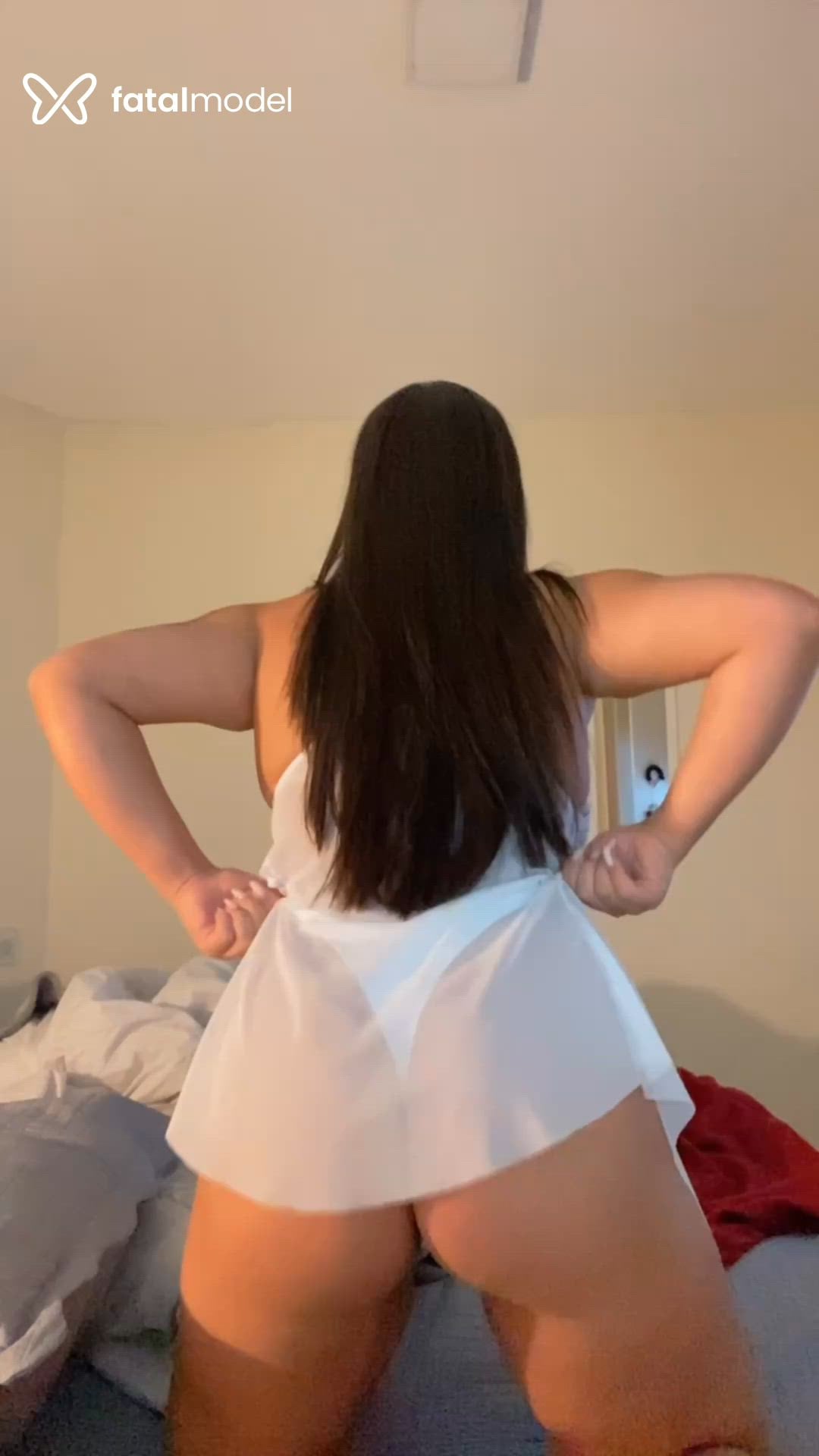 Acompanhante mulher com cabelo castanho de olhos castanhos em Curitiba Acompanhante mulher com cabelo castanho de olhos castanhos em Curitiba - Larissa Mendes
