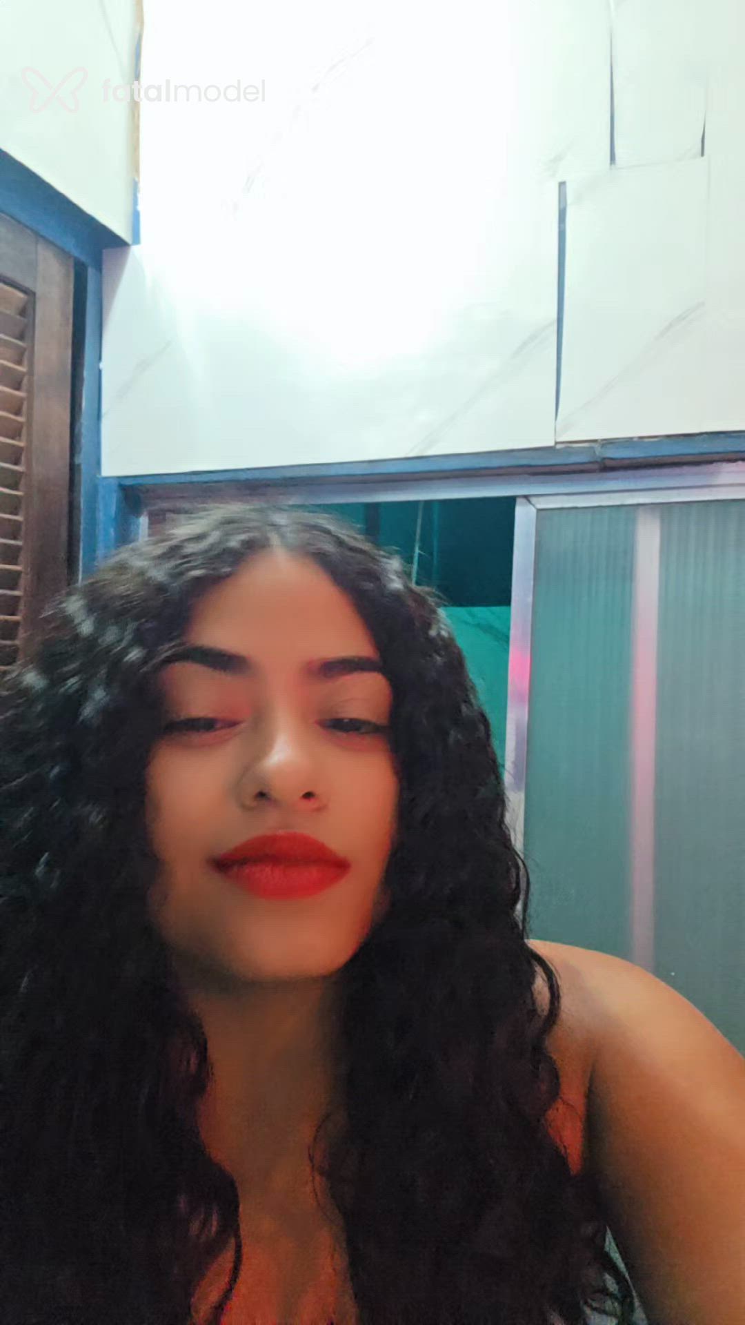 Acompanhante mulher com cabelo castanho de olhos castanhos em Macaé Acompanhante mulher com cabelo castanho de olhos castanhos em Macaé - Victoria