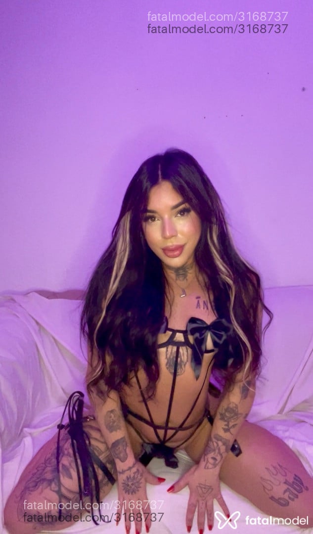 Acompanhante mulher trans morena (o) de olhos castanhos - Angel