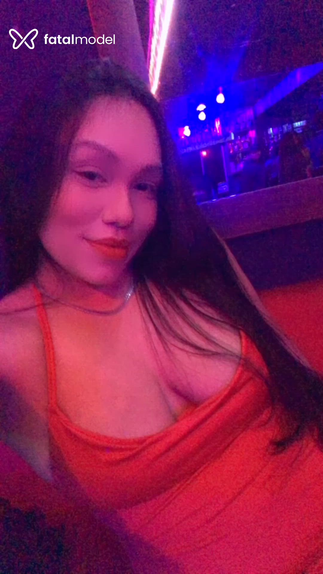 Acompanhante mulher morena (o) de olhos castanhos - Ellem Leão Acompanhante mulher morena (o) de olhos castanhos - Ellem Leão