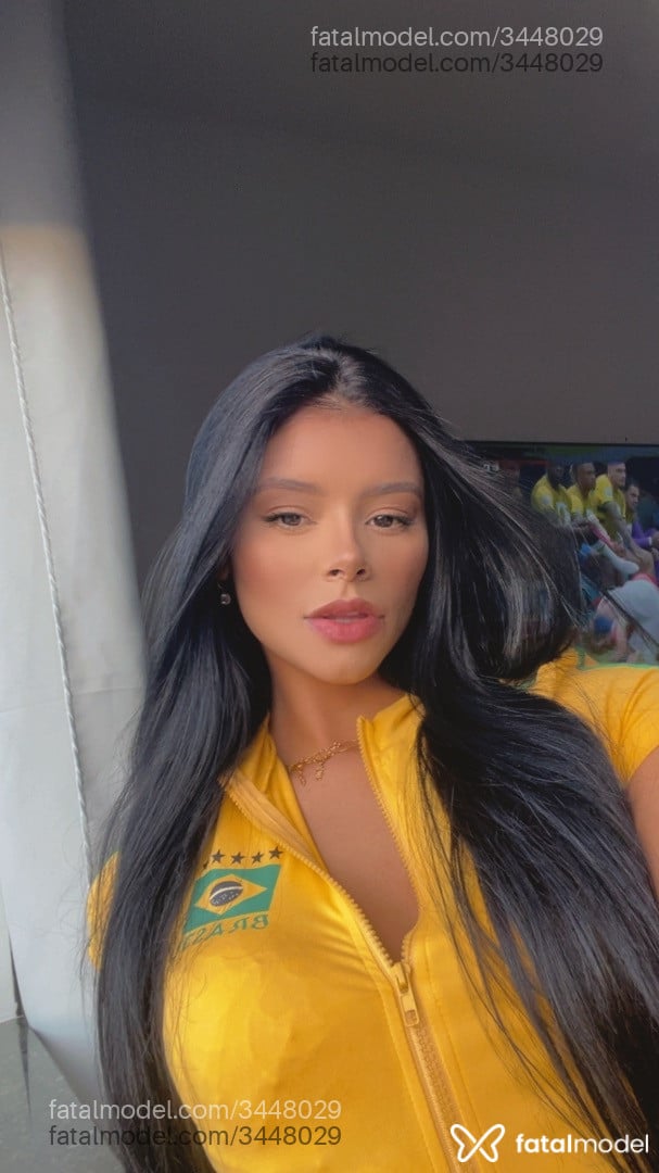 Acompanhante mulher morena (o) de olhos mel - Tata