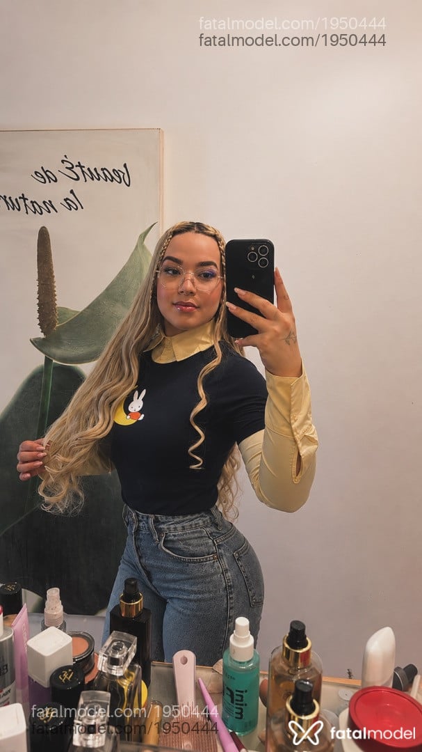Acompanhante mulher trans ruiva (o) de olhos castanhos - Melyssa