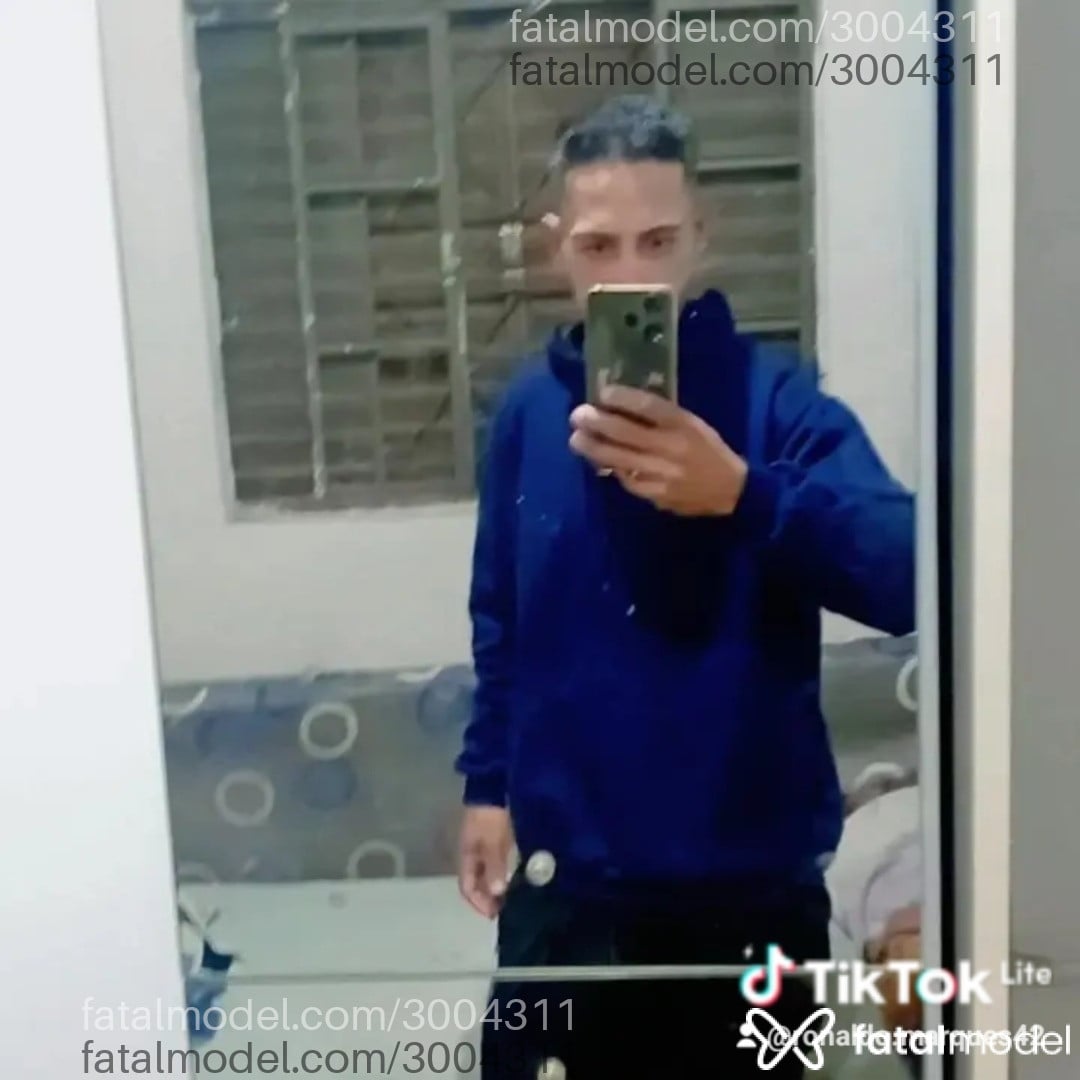 Acompanhante homem morena (o) de olhos castanhos em Erechim Acompanhante homem morena (o) de olhos castanhos em Erechim - Adriano