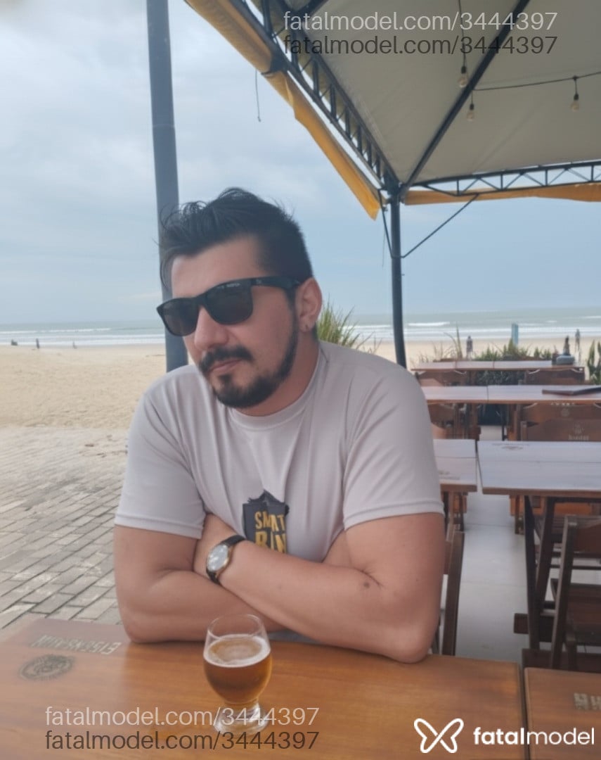 Acompanhante homem com cabelo castanho de olhos castanhos em Torres Acompanhante homem com cabelo castanho de olhos castanhos em Torres - Sigilofronteira