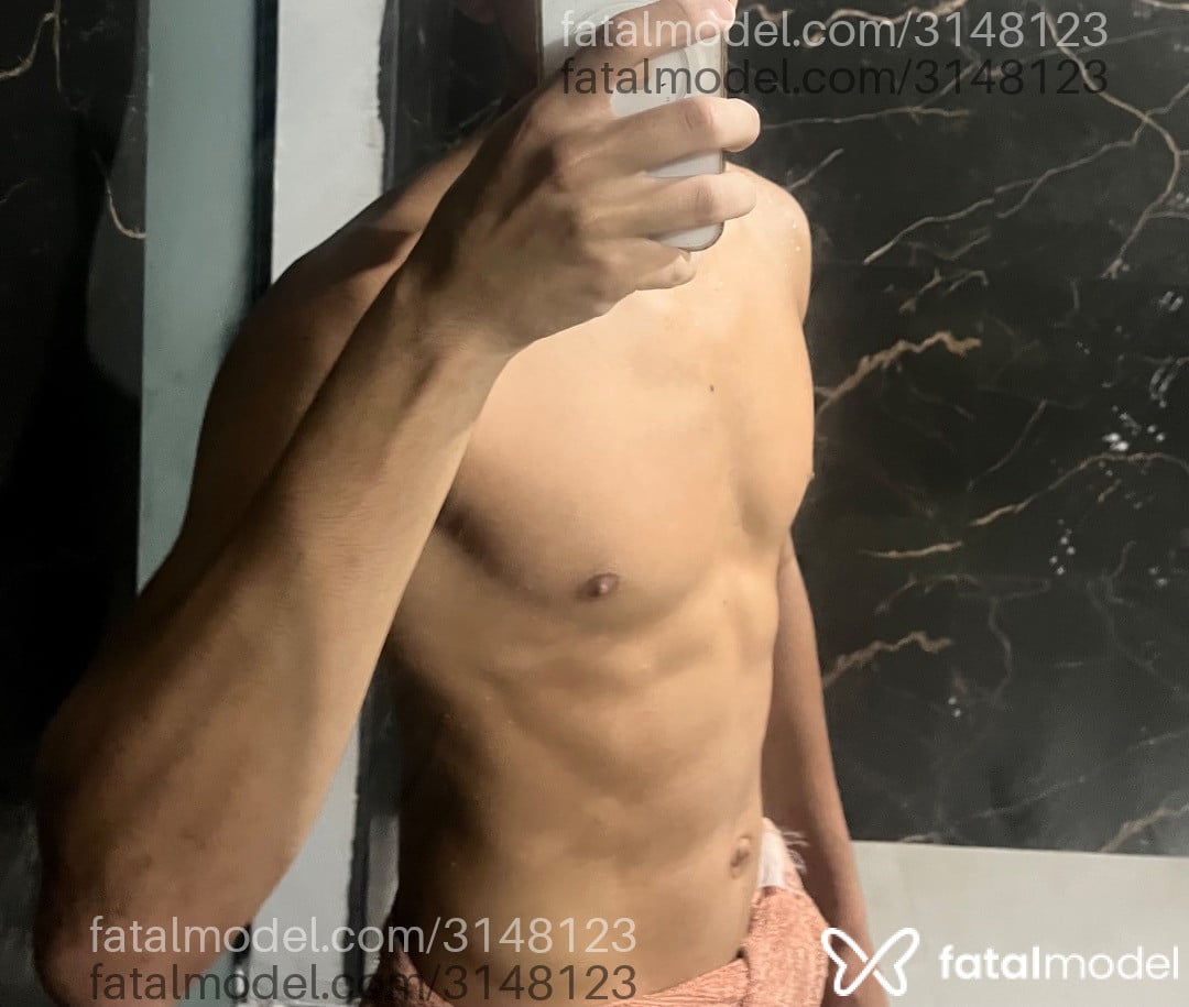 Acompanhante homem com cabelo castanho de olhos castanhos - Moreniinho Acompanhante homem com cabelo castanho de olhos castanhos - Moreniinho