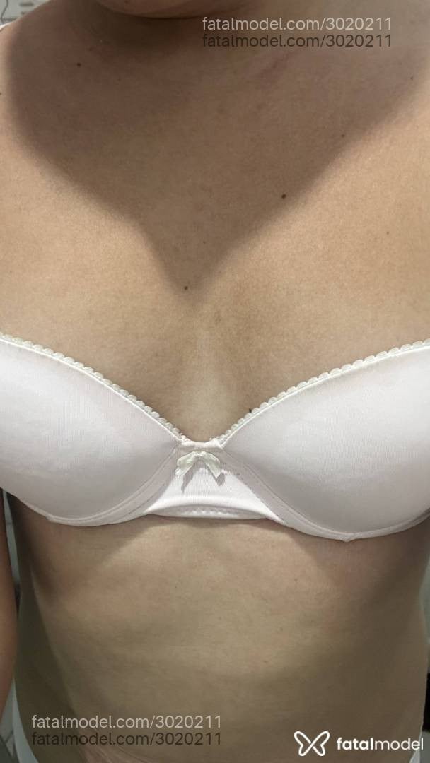 Acompanhante mulher trans com cabelo castanho de olhos castanhos - Cherrybabe
