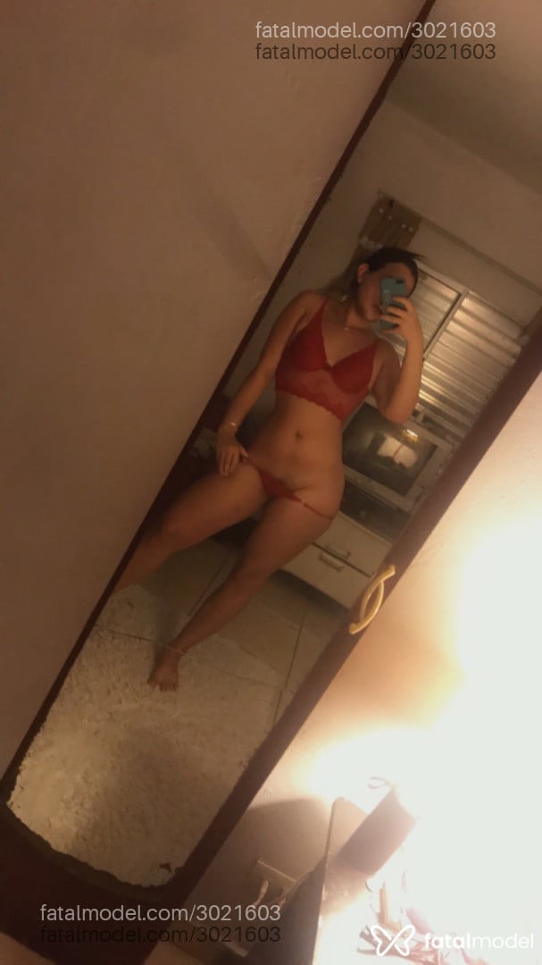 Acompanhante mulher trans com cabelo castanho de olhos castanhos - Annaa