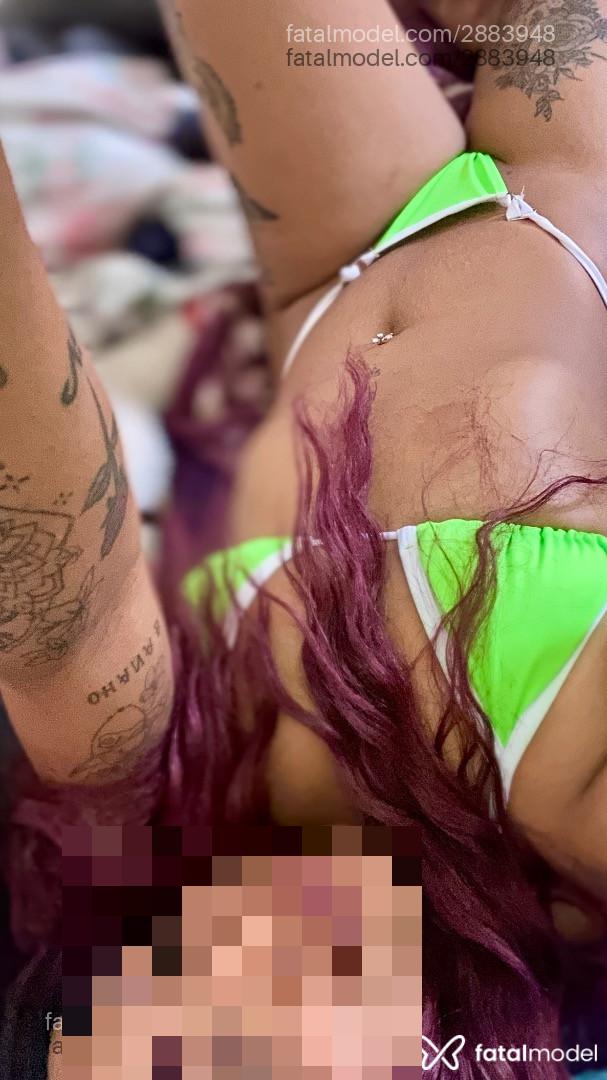 Acompanhante mulher ruiva (o) de olhos pretos - Leeh