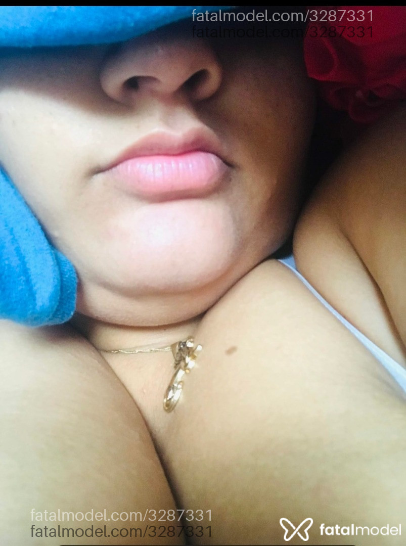 Acompanhante mulher loira (o) de olhos mel em Macaé Acompanhante mulher loira (o) de olhos mel em Macaé - Leona