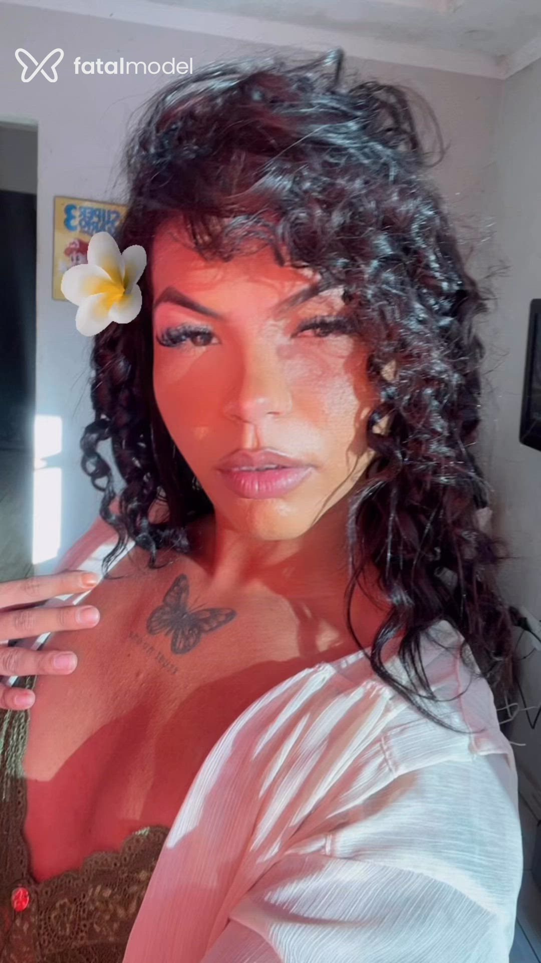 Acompanhante travesti com cabelo castanho de olhos castanhos - Sophia Acompanhante travesti com cabelo castanho de olhos castanhos - Sophia