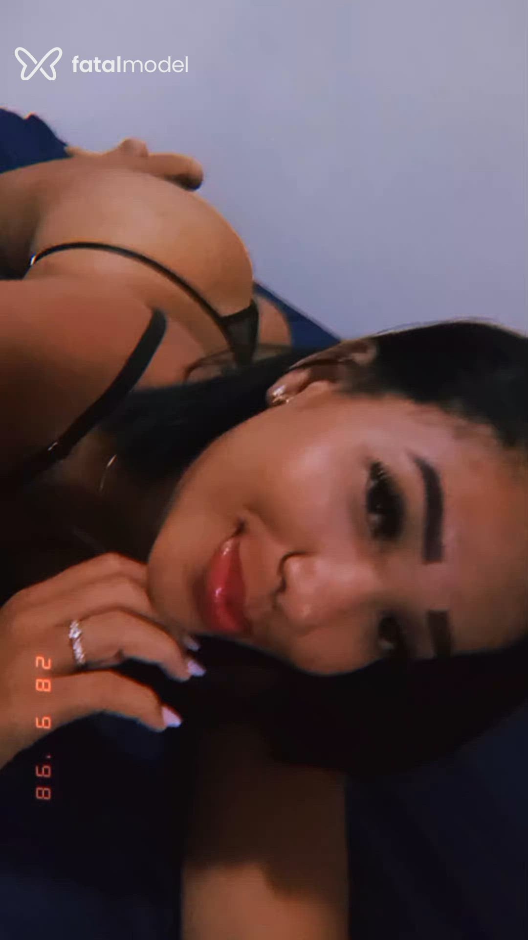 Acompanhante mulher morena (o) de olhos pretos - Lavinia