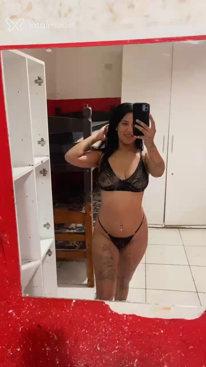 Acompanhante mulher morena (o) de olhos castanhos - índialara