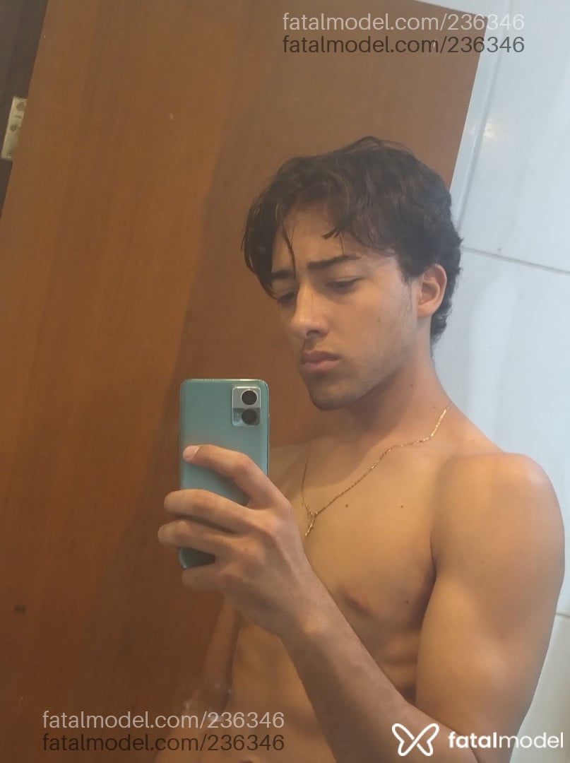 Acompanhante homem com cabelo castanho de olhos castanhos em Belo Horizonte - Gusta