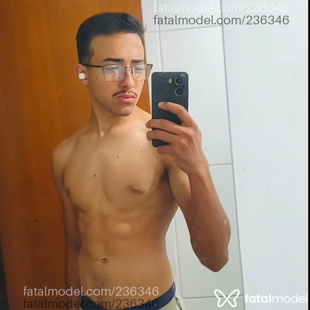 Acompanhante homem com cabelo castanho de olhos castanhos em Belo Horizonte - Gusta
