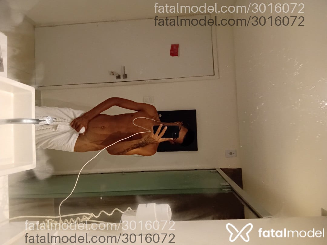 Acompanhante homem morena (o) de olhos pretos em Virtual - Henrique