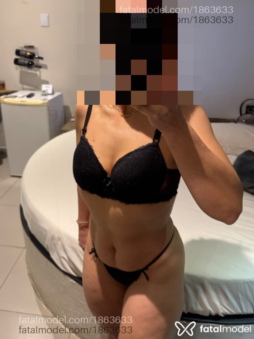 Acompanhante mulher com cabelo castanho de olhos pretos - Lauren Acompanhante mulher com cabelo castanho de olhos pretos - Lauren