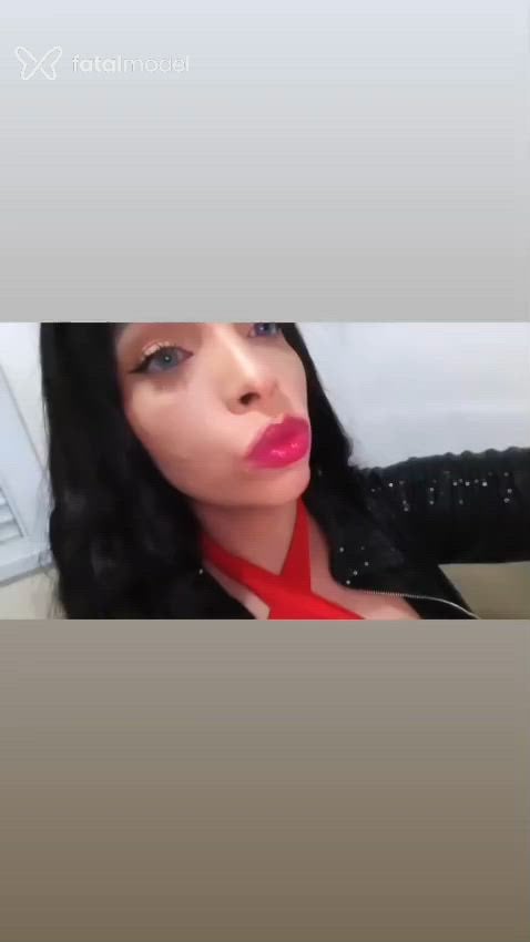 Acompanhante mulher morena (o) de olhos azuis em São Paulo Acompanhante mulher morena (o) de olhos azuis em São Paulo - Leny Royals
