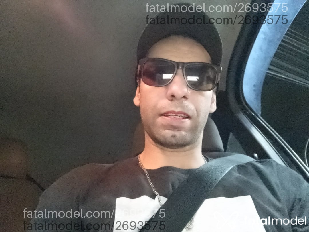 Acompanhante homem com cabelo castanho de olhos castanhos em Palhoça - Zeews