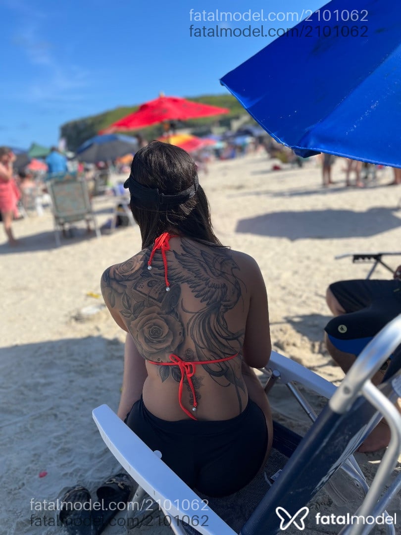 Acompanhante mulher loira (o) de olhos castanhos - Renata