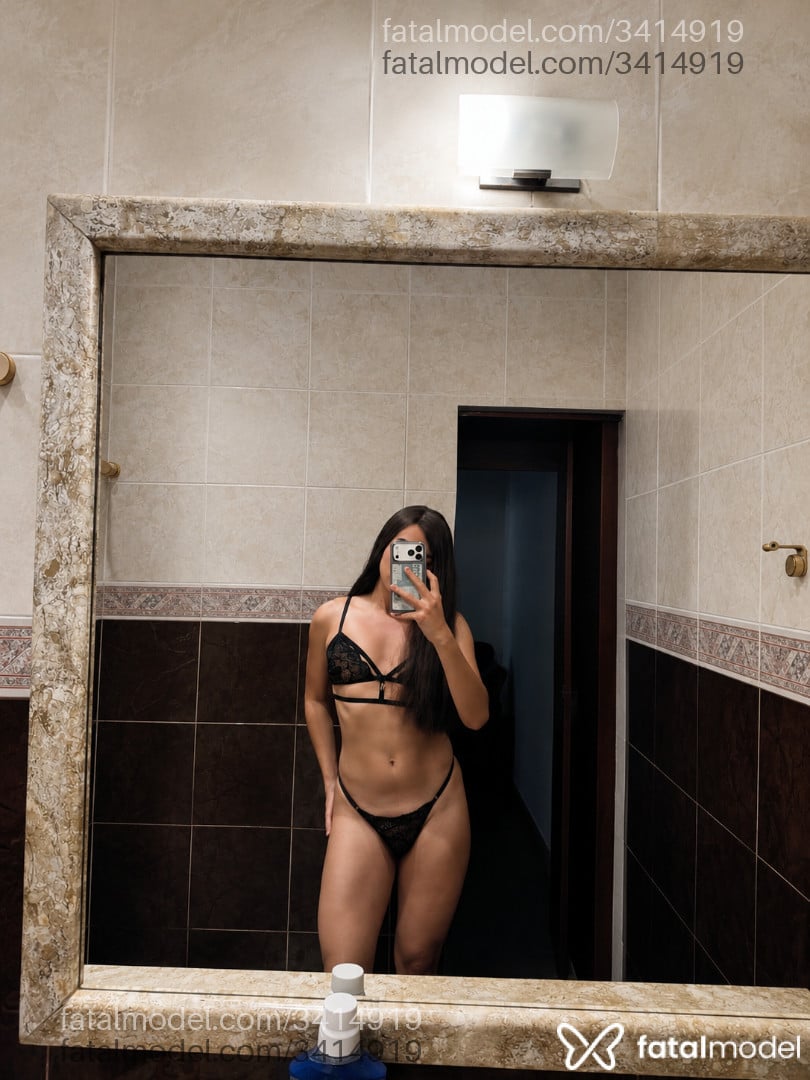 Acompanhante mulher trans com cabelo castanho de olhos castanhos em Anápolis - Jade Castilho