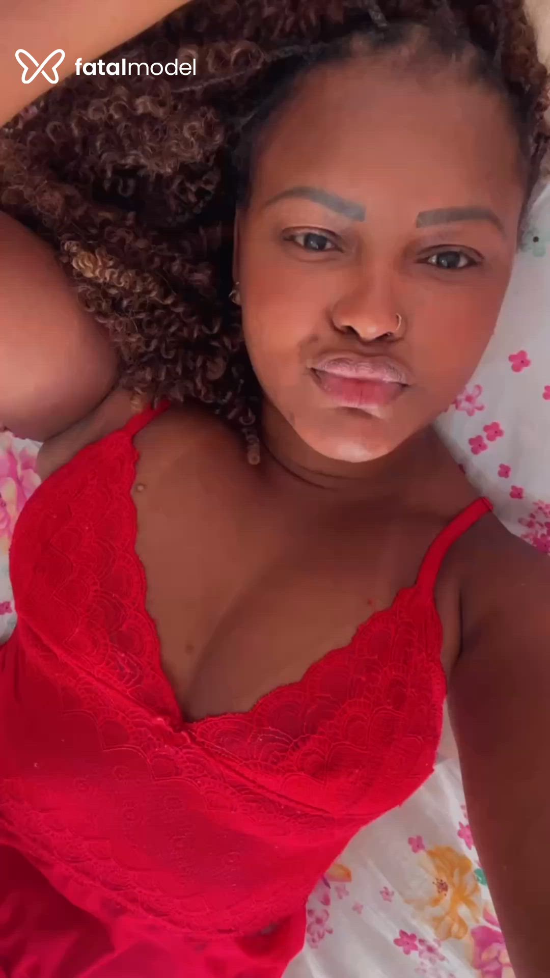 Acompanhante mulher morena (o) de olhos pretos - Pérola Taylor