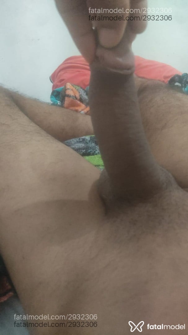 Acompanhante homem morena (o) de olhos cinza - Piriquito Acompanhante homem morena (o) de olhos cinza - Piriquito
