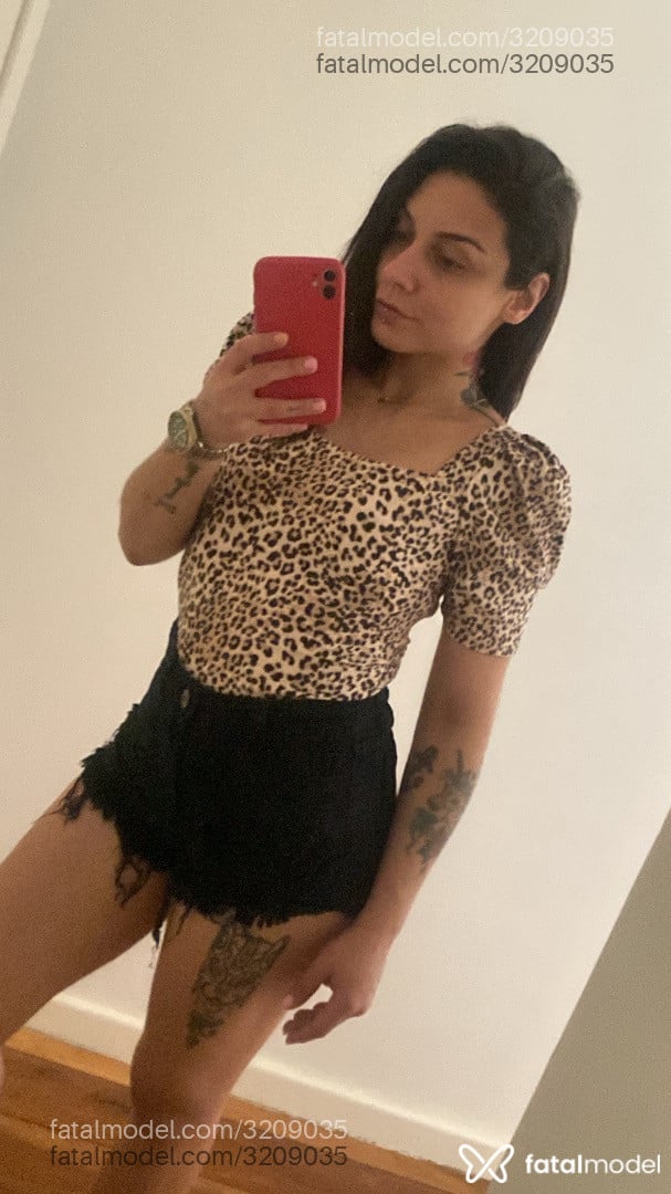 Acompanhante mulher com cabelo castanho de olhos verdes em Cascavel - Lize