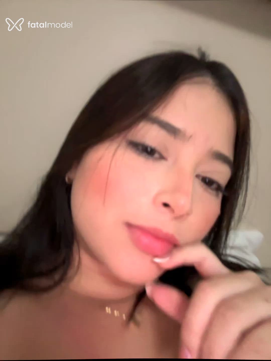 Acompanhante mulher com cabelo castanho de olhos castanhos em Juiz de Fora Acompanhante mulher com cabelo castanho de olhos castanhos em Juiz de Fora - Karen Ortega