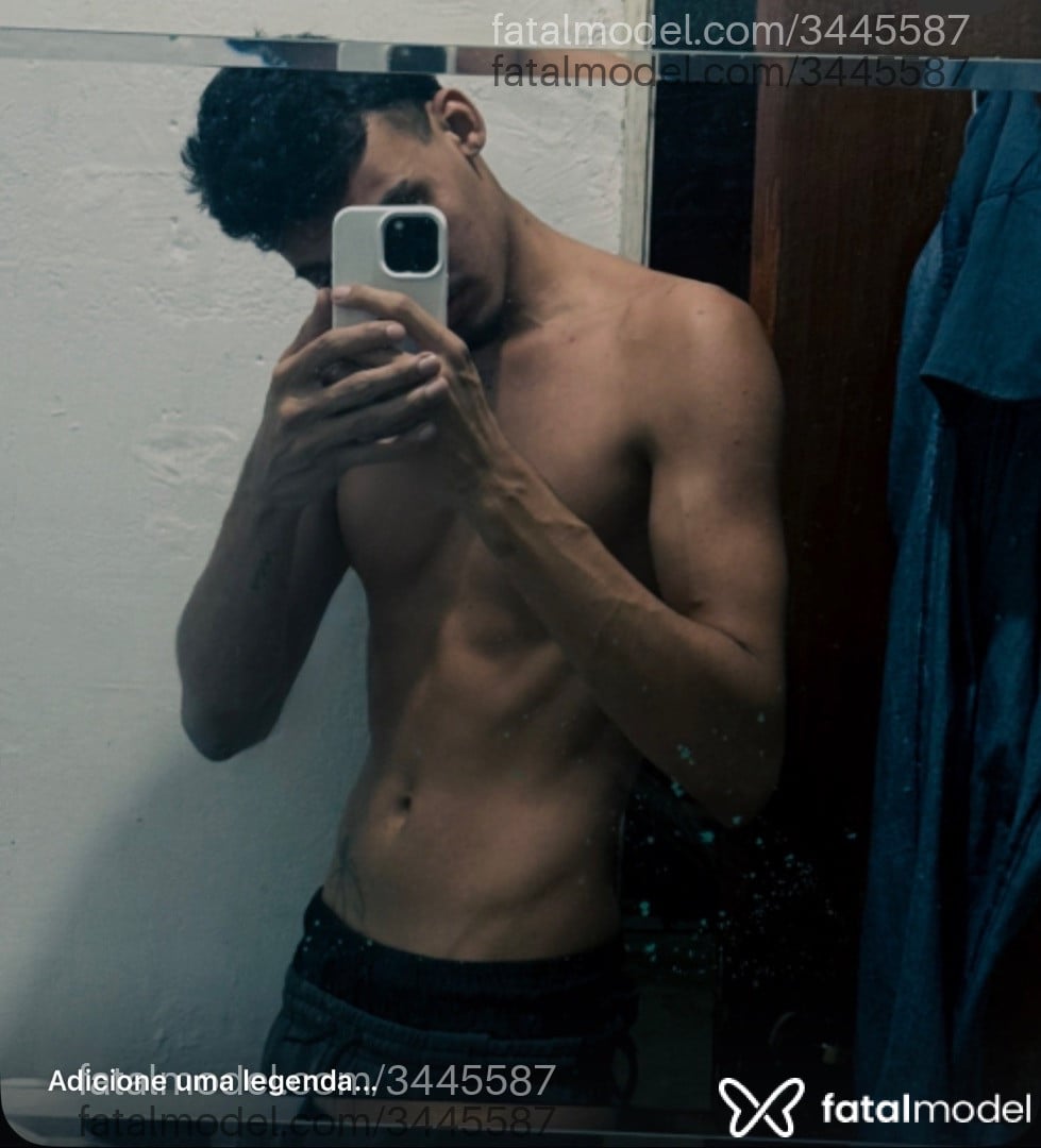 Acompanhante homem com cabelo castanho de olhos castanhos em Rio de Janeiro Acompanhante homem com cabelo castanho de olhos castanhos em Rio de Janeiro - Teu Gigante