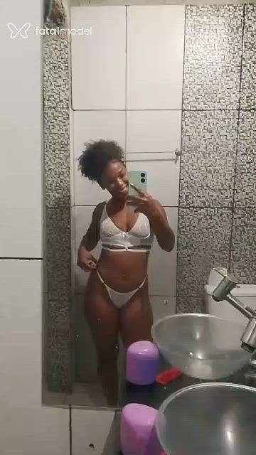 Acompanhante mulher morena (o) de olhos castanhos - Crys Soares