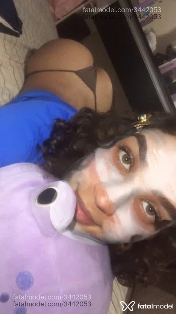 Acompanhante mulher trans com cabelo castanho de olhos verdes em Belo Horizonte - Milena