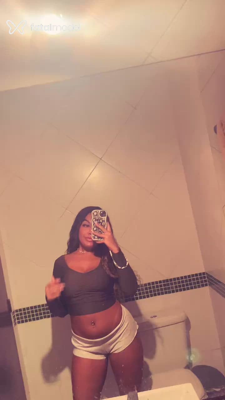 Acompanhante mulher morena (o) de olhos castanhos - Maitê