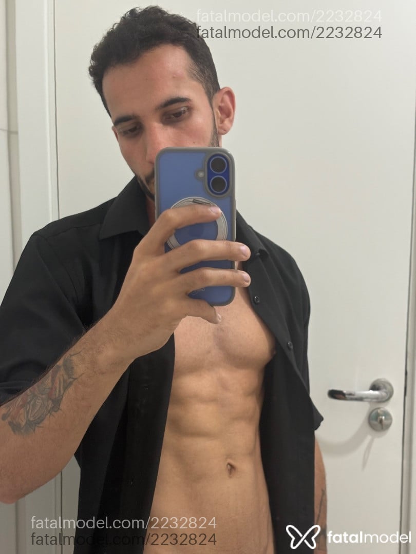 Acompanhante homem com cabelo castanho de olhos castanhos - Gabriel