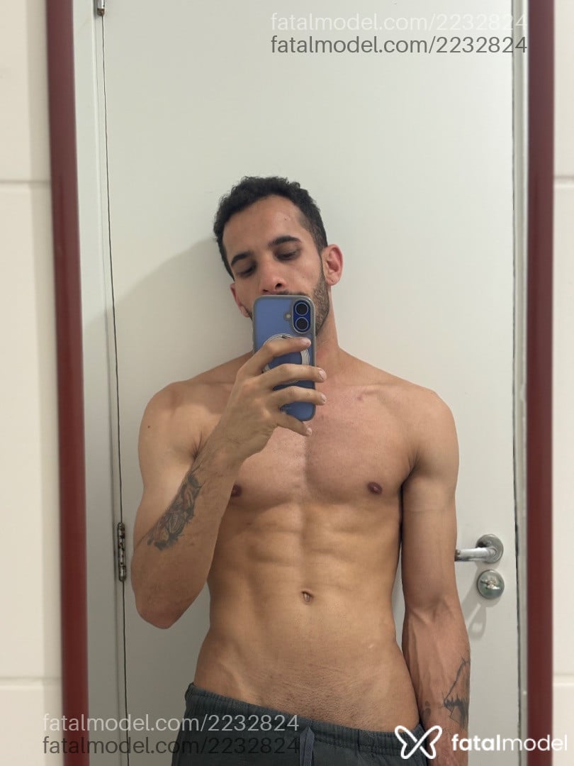 Acompanhante homem com cabelo castanho de olhos castanhos - Gabriel