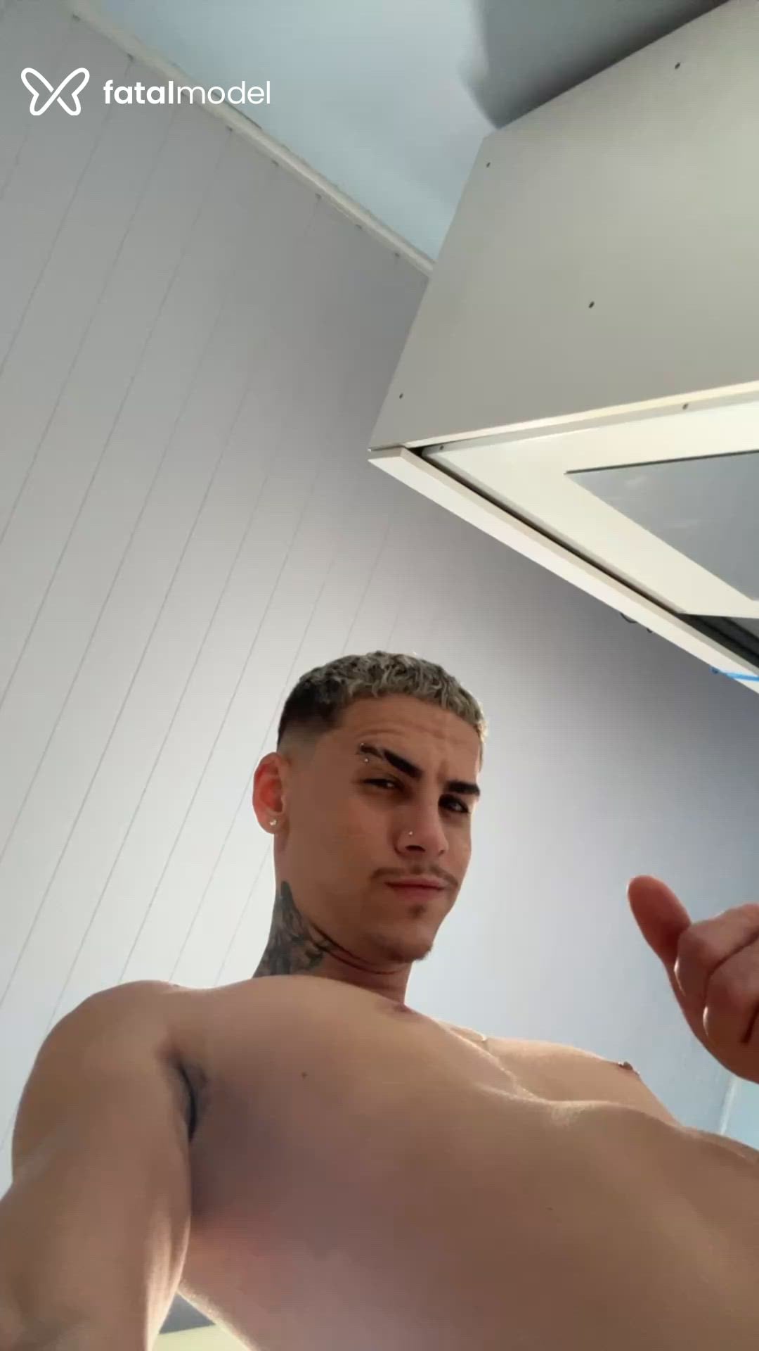 Acompanhante homem morena (o) de olhos castanhos - Ítalo Acompanhante homem morena (o) de olhos castanhos - Ítalo