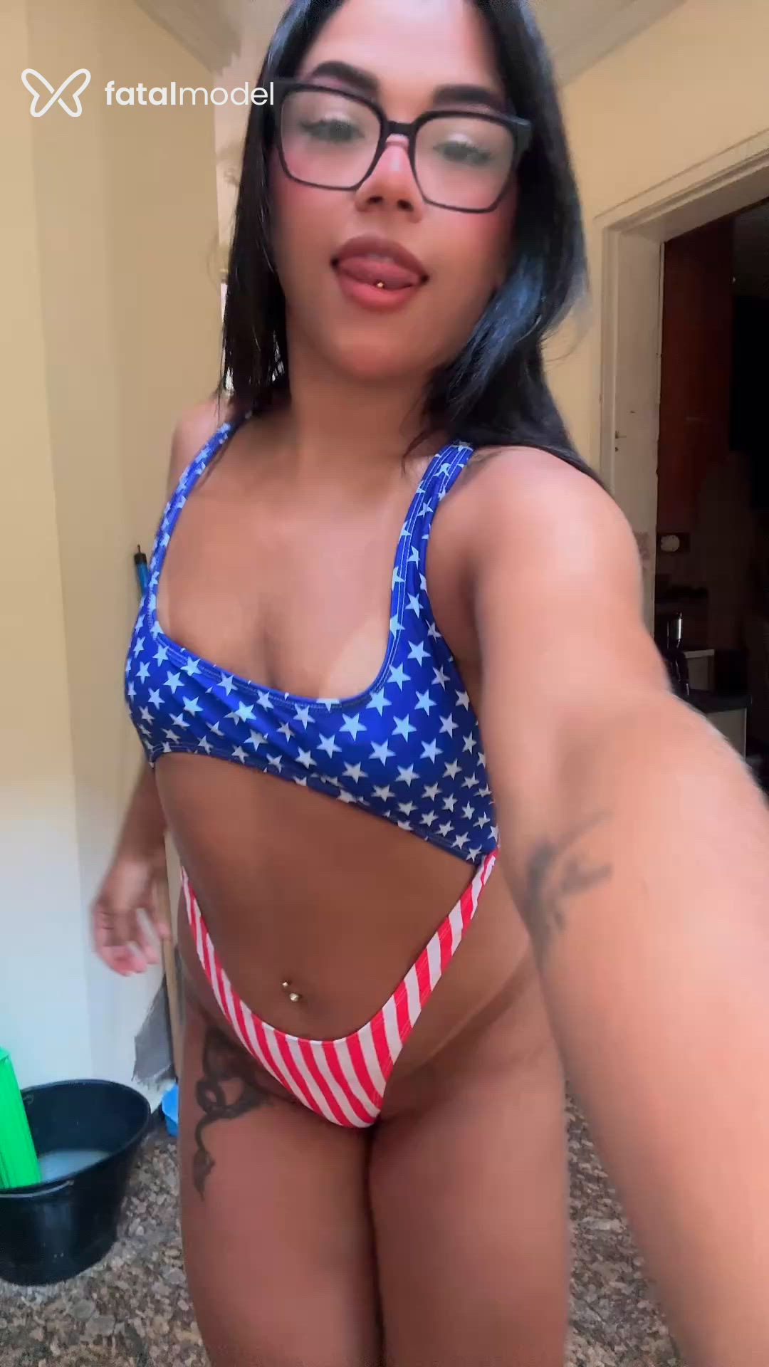 Acompanhante mulher morena (o) de olhos pretos - Sophie Acompanhante mulher morena (o) de olhos pretos - Sophie