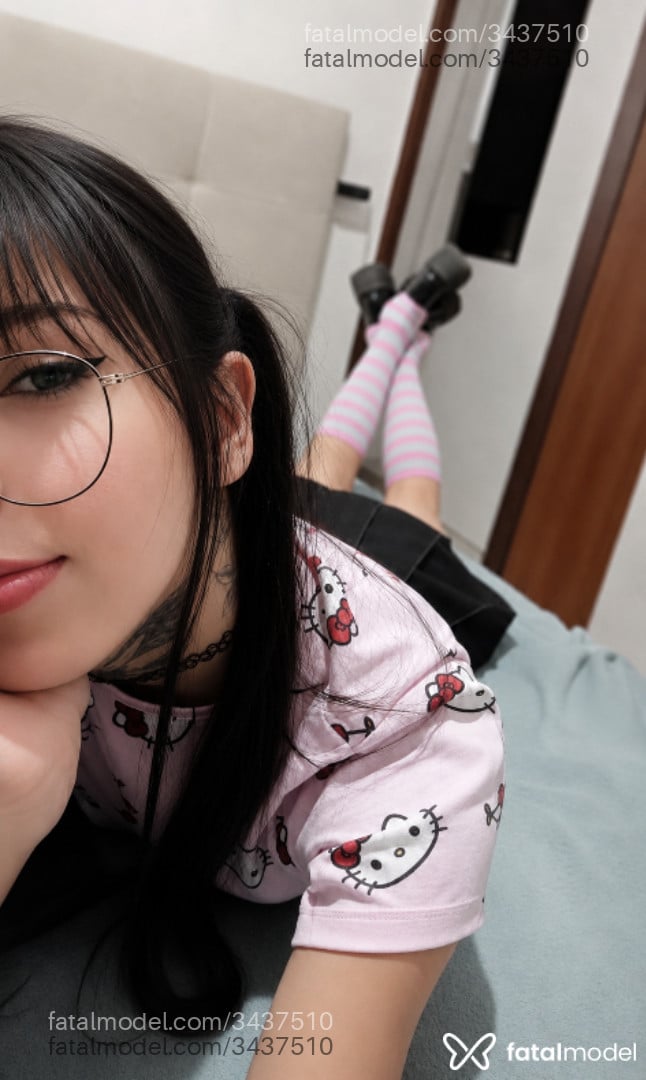 Acompanhante mulher trans morena (o) de olhos verdes em Joinville - Góticazinha