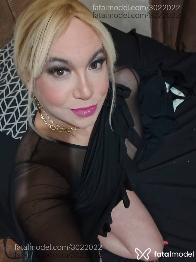 Acompanhante mulher trans loira (o) de olhos mel - Shantal Rise