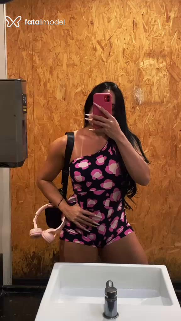 Acompanhante mulher morena (o) de olhos castanhos em Brasília Acompanhante mulher morena (o) de olhos castanhos em Brasília - Pamylla Mylla