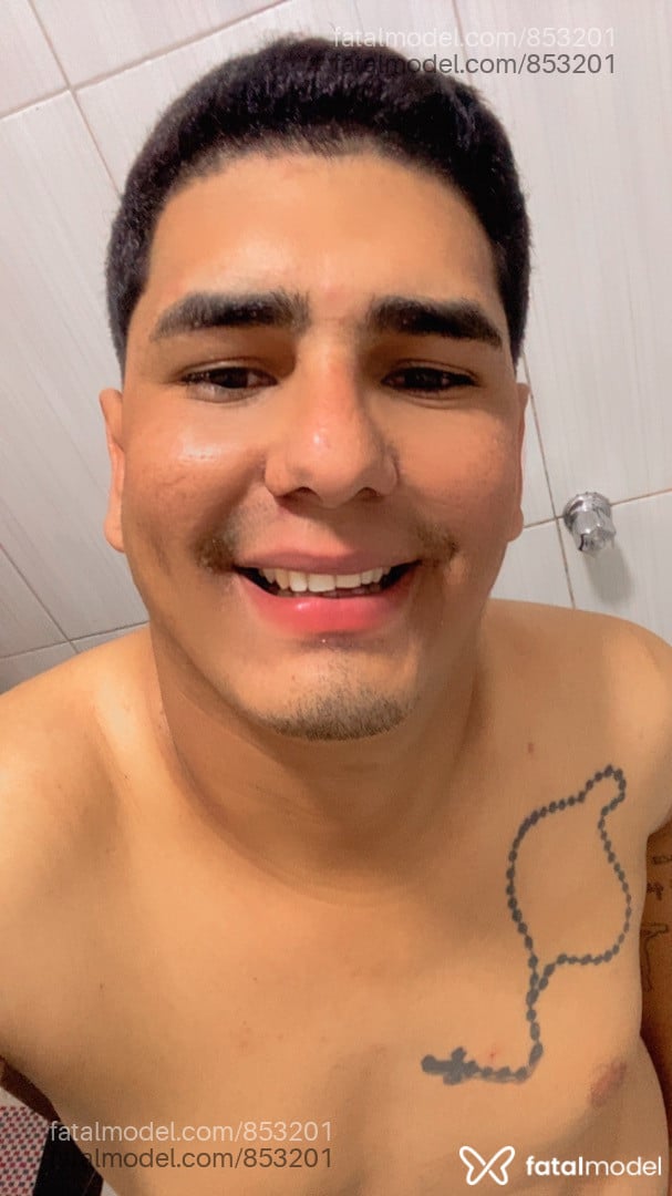 Acompanhante homem com cabelo castanho de olhos castanhos em Goiânia - pedro Victor