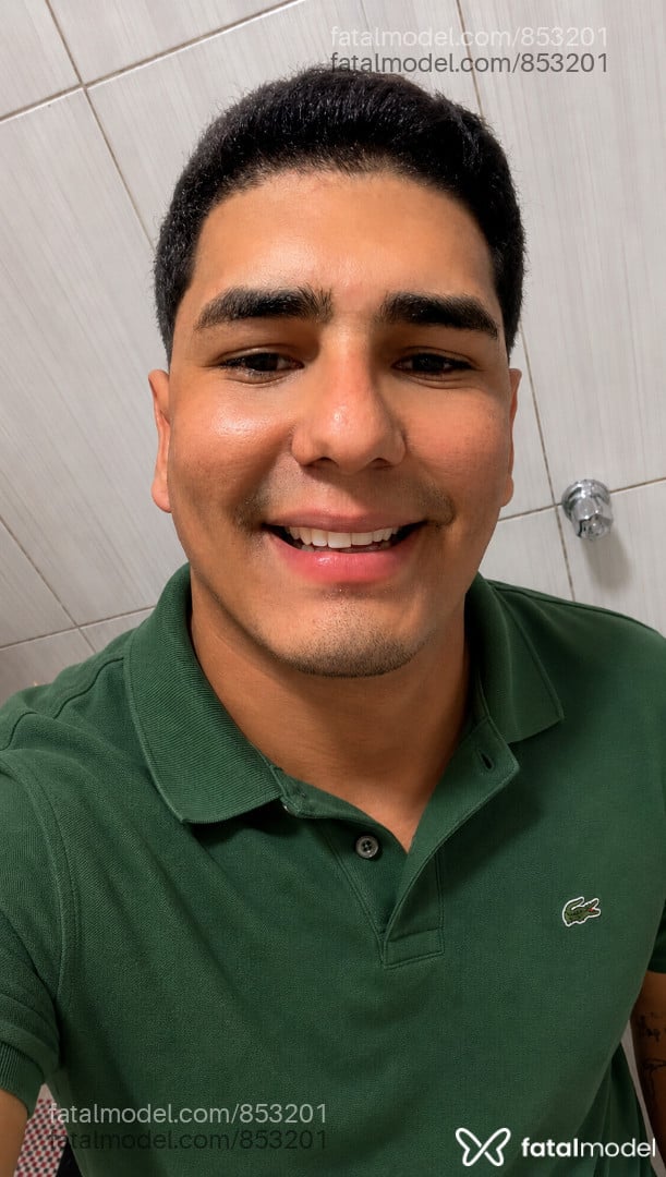 Acompanhante homem com cabelo castanho de olhos castanhos em Goiânia - pedro Victor