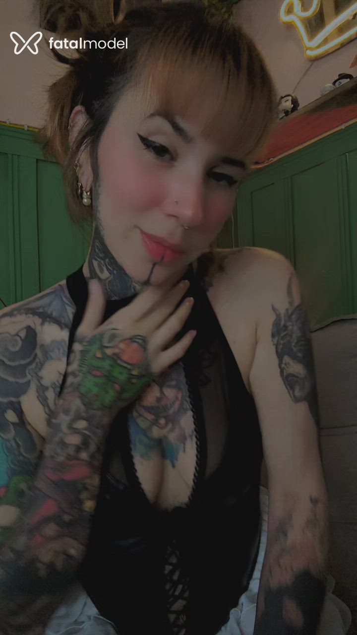 Acompanhante mulher loira (o) de olhos castanhos em Virtual - Sacha Gray