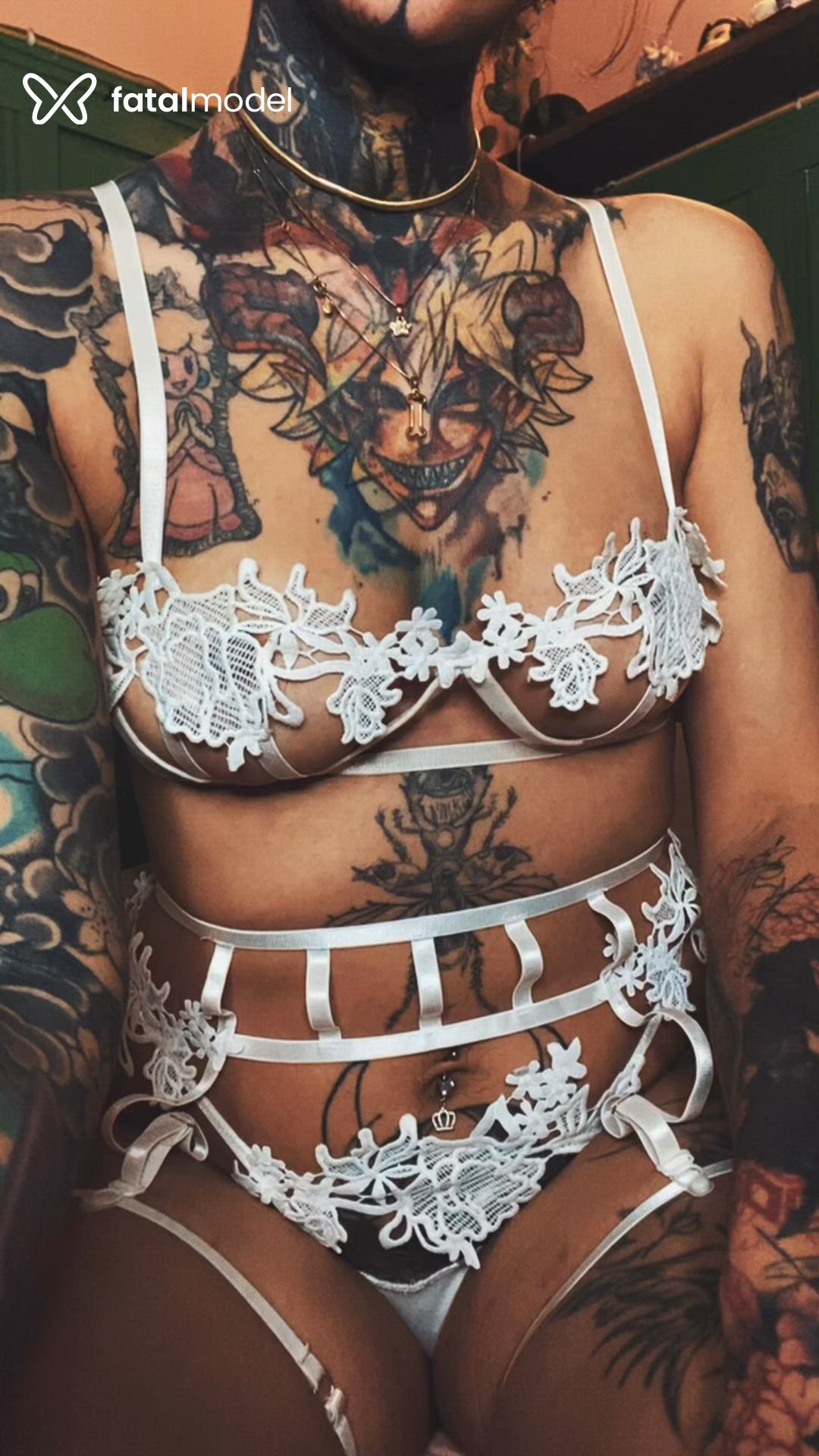 Acompanhante mulher loira (o) de olhos castanhos em Virtual - Sacha Gray