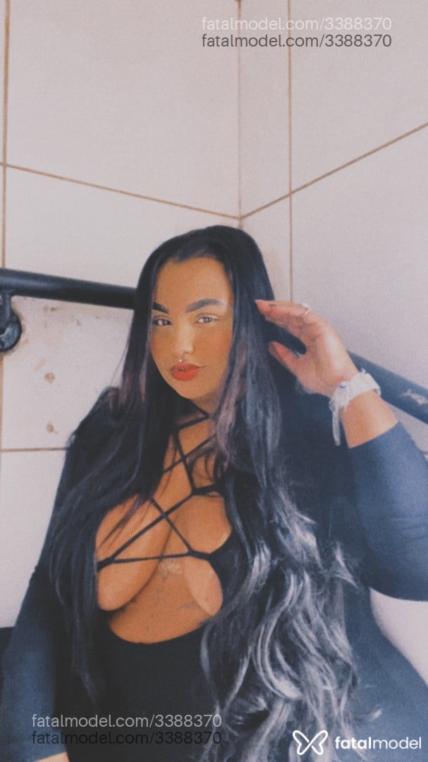 Acompanhante mulher morena (o) de olhos castanhos - Cristal