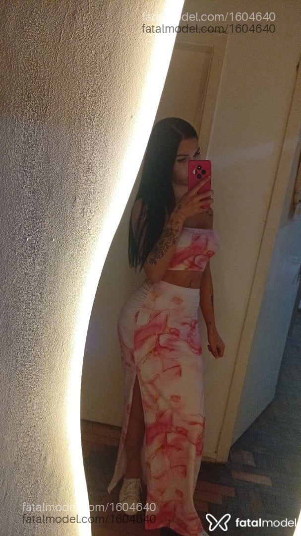 Acompanhante mulher trans com cabelo castanho de olhos castanhos em Porto Alegre - Morena