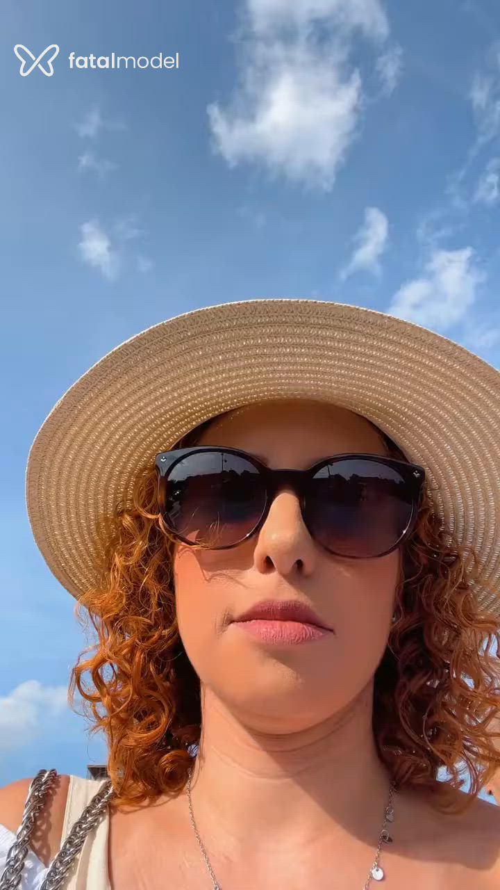 Acompanhante mulher ruiva (o) de olhos castanhos - Roberta Faganelli Acompanhante mulher ruiva (o) de olhos castanhos - Roberta Faganelli