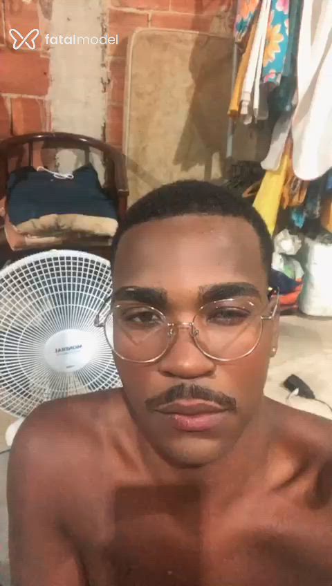 Acompanhante homem sem cabelo de olhos pretos em Nova Iguaçu Acompanhante homem sem cabelo de olhos pretos em Nova Iguaçu - Guilherme