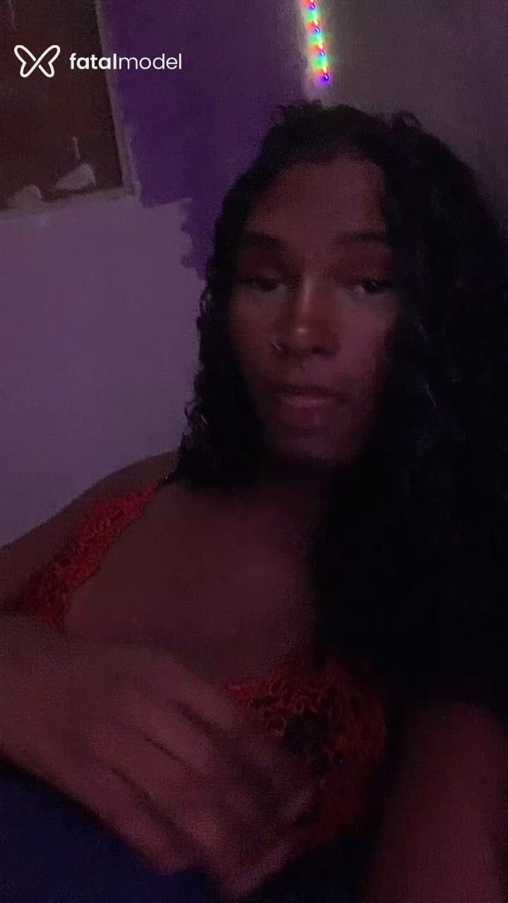 Acompanhante mulher trans morena (o) de olhos castanhos - Eduarda Acompanhante mulher trans morena (o) de olhos castanhos - Eduarda